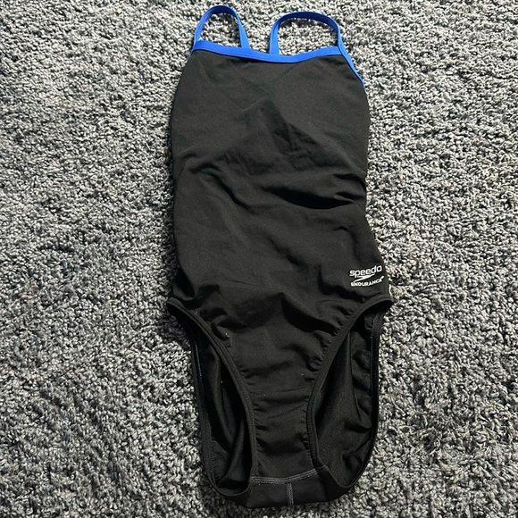 Women’s Speedo swimsuit - Picture 1 of 3